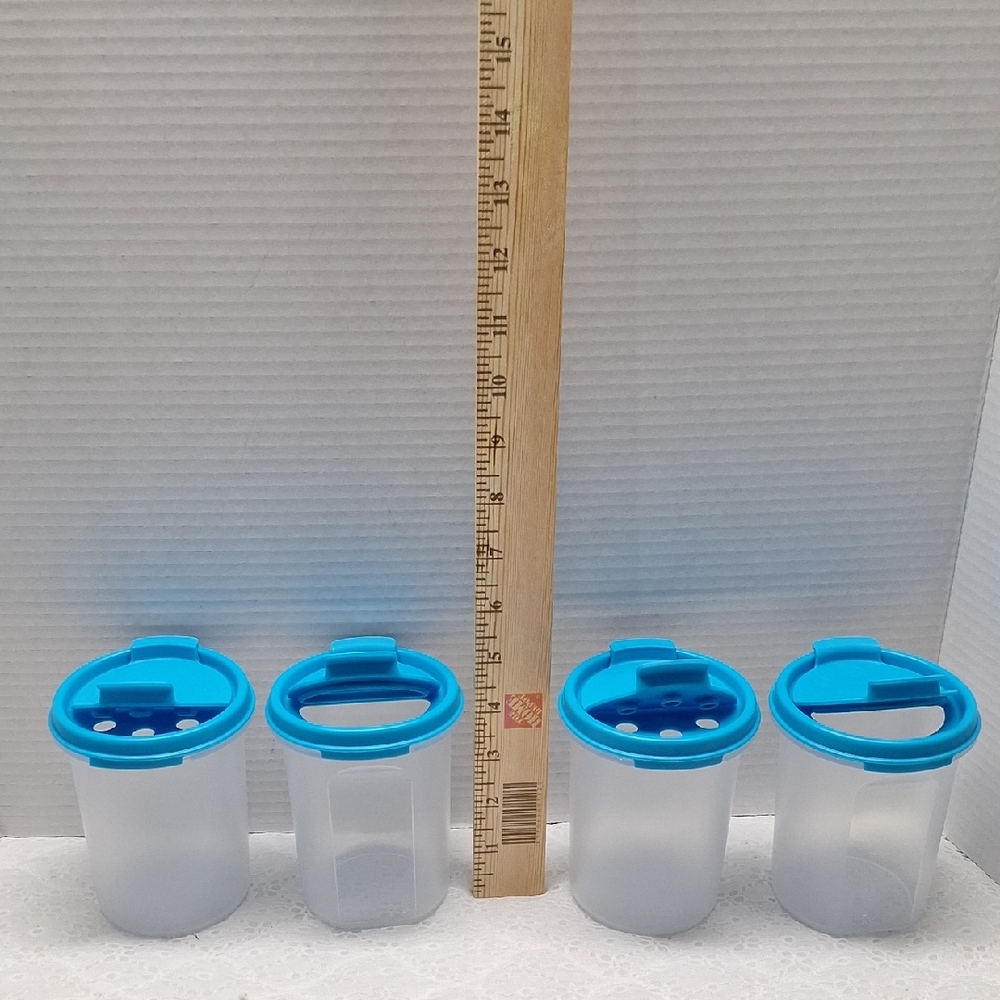 #ACL  4 Blue and Clear Tupperware Modular Mats Shakers with Stor-N-shake Seals